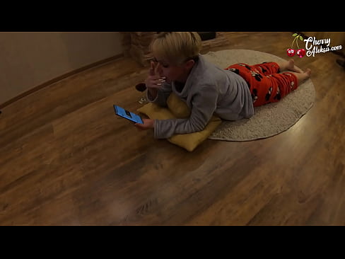 ❤️ Mahaukaciyar Blonde Tsotsar Katon Dick Tsotsarwa da Boyewa Akansa - Jima'in Dubu ❌ Batsa ❌️